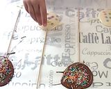 Foto del paso 4 de la receta Piruletas de chocolate para hacer con niños