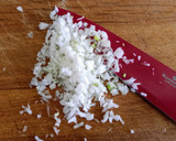 Foto del paso 3 de la receta: Tartar de ventresca de atún