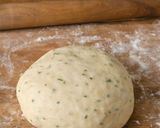 Foto del passaggio 1 della ricetta Sfoglia all’acqua con erba cipollina (senza lievito)