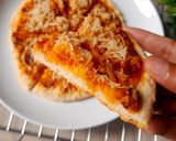 Foto langkah ke 6 dari resep Pizza Sosis Keju.
