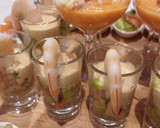 Foto del paso 8 de la receta: Vasitos de gambas, aguacate y pomelo rosado