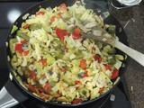 Pollo con curry y verduras acompañado de arroz basmati