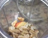 A picture of step 1 of Yummy banana apple and cashews shake iftar special.
