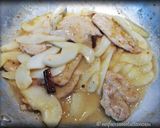 Foto del passaggio 4 della ricetta Petto di Pollo alle Pere Ricetta Emiliana