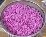Hình bước làm 1 của món Xôi hồng tím từ thanh long đỏ