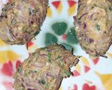 A picture of step 3 of Egg Onion pakoda.