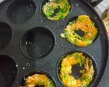 Foto langkah ke 2 dari resep Telur mata sapi sayur 🍳🥬🥕.