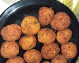 A picture of step 6 of Potato Cheese balls.