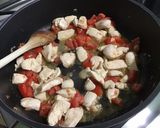 Une image de l'étape 5 de Tagliatelles au poulet tomates et sauce roquefort.