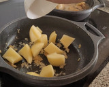Foto del paso 4 de la receta: Alcachofas con patatas y almejas