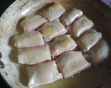 Foto langkah ke 3 dari resep Lumpia isi telur dan crab stick.