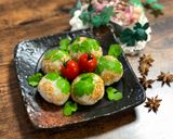 A picture of step 4 of Coriander Sticky Rice Ball.