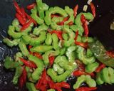 Foto langkah ke 4 dari resep Tumis Pare Tempe.