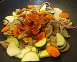 Foto del paso 3 de la receta: Carne de cerdo en caldillo con vegetales🌺