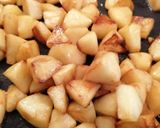 Une image de l'étape 3 de Crumble aux pommes caramélisées flambées au Calvados 🍎.