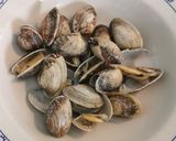 Foto del paso 1 de la receta Merluza a la vasca con langostinos