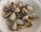 Foto del paso 1 de la receta: Merluza a la vasca con langostinos
