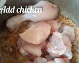 A picture of step 1 of Lahori Murgh Cholay.