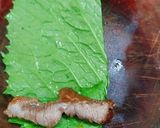 Hình bước làm 4 của món Cải xanh cuộn thịt bò