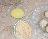 A picture of step 3 of Egg Chicken balls.