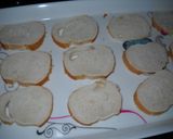 Foto del paso 1 de la receta: Tapas con pan de ayer (y lo que había)