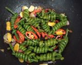 Foto langkah ke 4 dari resep Tumis kacang panjang saus tiram.