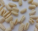 Foto del passaggio 5 della ricetta Gnocchetti fatti in casa con vongole veraci