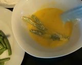 A picture of step 3 of Air fried green beans.