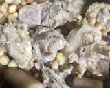 Hình bước làm 2 của món Canh Đuôi Heo Hầm Củ Sen