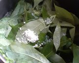 Foto langkah ke 2 dari resep Sayur Manado Daun Ubi dan Bunga Pepaya.