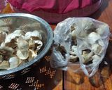 รูปขั้นตอนการทำที่ 1 ของ ผัดกะเพราเห็ดฟาง (สูตรมั่ว ๆ)