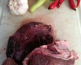 Gambar langkah 1 resipi Hati, Paru Kambing Goreng Kunyit.