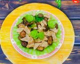 Hình bước làm 5 của món Cải thìa sốt nấm đông cô và sườn gà chay