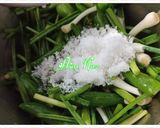A picture of step 2 of Green Garlic Chutney.
