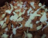 Foto del paso 5 de la receta: Otros chilaquiles de chiles secos, pollo, hoja santa, pulque y huevos estrellados