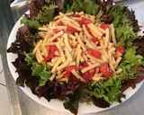 Une image de l'étape 7 de Salade de pâtes aux tomates,laitue tricolore et fleurs de ciboulette (sauce au melfor).