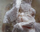Foto langkah ke 4 dari resep Ayam Goreng Tepung Saos Lada Hitam.