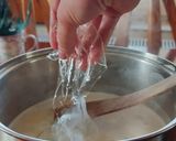 Áfonyás mousse tükörglazúrral és cukorkosárral Picipiros Konyhájából recept fázis 6 fotója