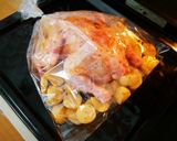 Krumplin fekvő sült csirke, párolt zöldséggel recept fázis 2 fotója