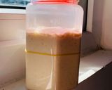 Hình bước làm 1 của món Bánh mì chua (sourdough) không cần định lượng chính xác, không bỏ đi bột cái, và không cần nhào bột
