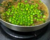 A picture of step 9 of Methi Matar Malai.