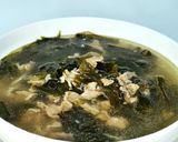 Foto langkah ke 6 dari resep Miyeok guk / Soup Rumput Laut Korea.