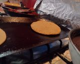 Foto del paso 6 de la receta: Sopes de frijoles con longaniza, y una rica salsa roja
