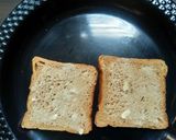 चीजी ब्रेड ऑमलेट (Cheesy Bread Omelet Recipe In Hindi) रेसिपी चरण 1 फोटो