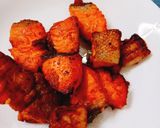 Hình bước làm 2 của món Đậu hà lan xào cá hồi phi lê
