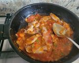 Foto del paso 2 de la receta: Paella muy diferente y preparada en un plis plas y con ingredientes que no acostumbro a comprar