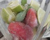 Foto del paso 3 de la receta: Limonada de Frutilla y Menta fácil