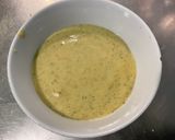 Une image de l'étape 6 de Sauce salade à la moutarde, herbes et cornichons.