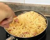 Foto del paso 6 de la receta: Pasta con salsa carbonara tradicional