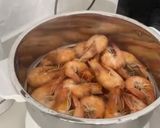 A picture of step 1 of Steamed Prawns With Salt.
